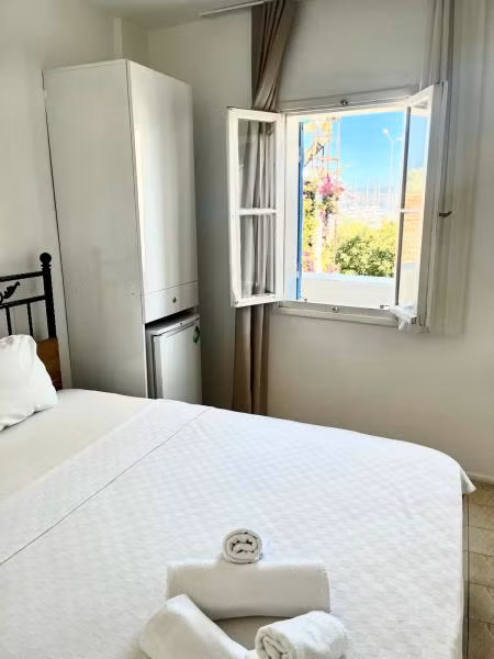 Çift Kişilik, Çeşme Marina Manzaralı Oda